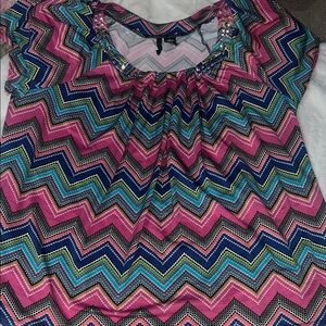 Women’s size 2X flowy Chevron Print Short Sleeve Top in Pink Blue green